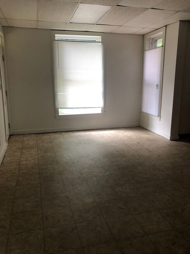 Photo - 1115 N College Ave Unidad Main