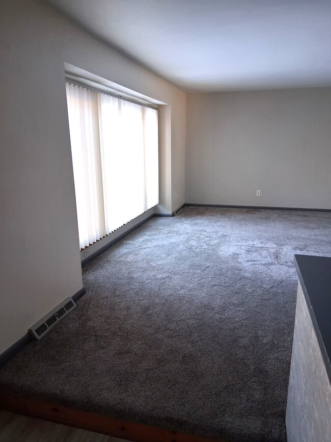 Building Photo - 28 Heritage Ct Unit Lower