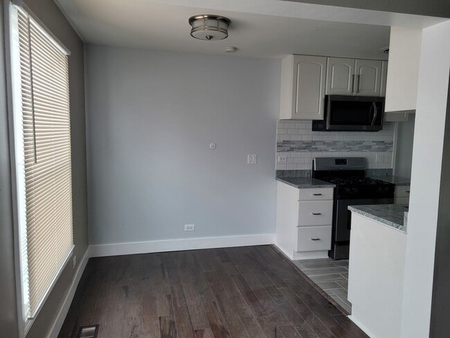 Photo - 362 Farmingdale Cir