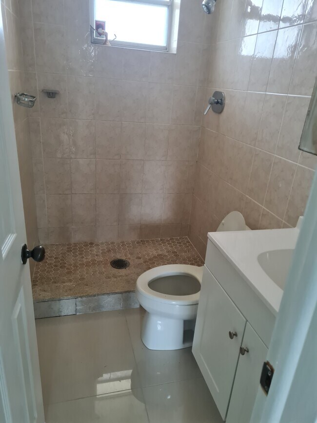 Photo - 20200 NE 27th Ct Unit F106