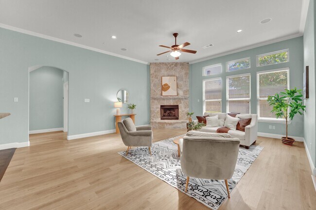 Photo - 444 Wildwood Dr