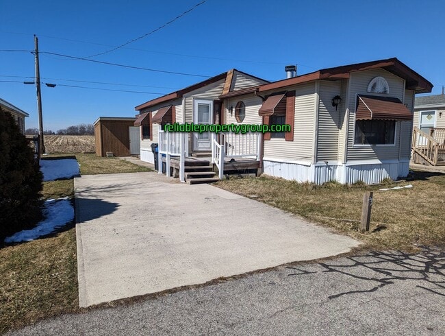 Building Photo - New Listing in Churubusco!!