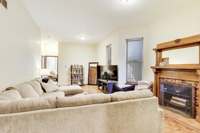 Photo - 922 W Fullerton Ave Unit 1