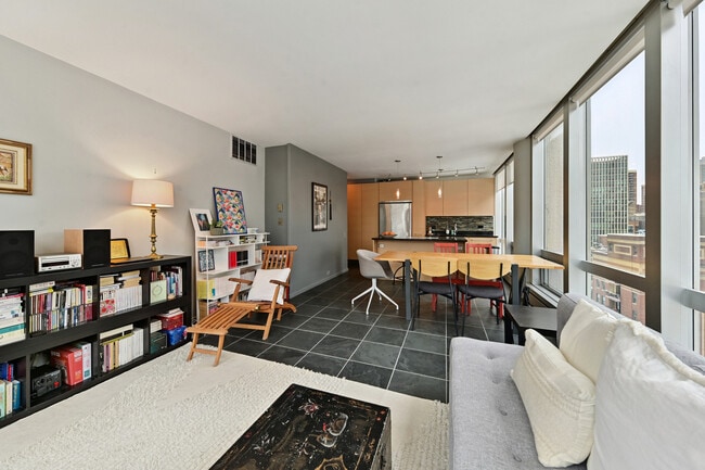 Photo - 1300 N Astor St Unit 14C