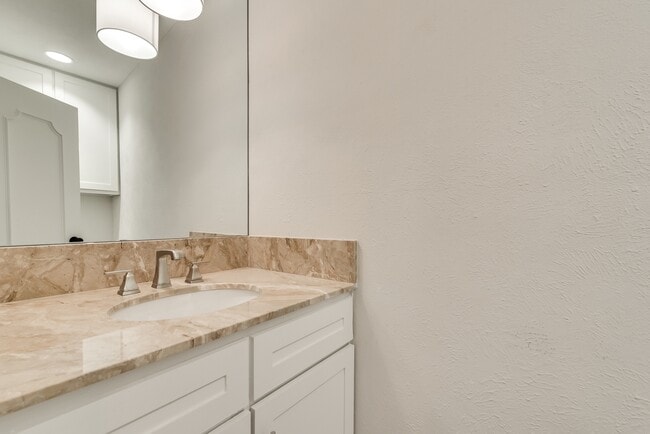 Building Photo - Overton Park Duplex! Rental