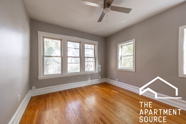 Building Photo - 2655 W Homer St Unit 2R