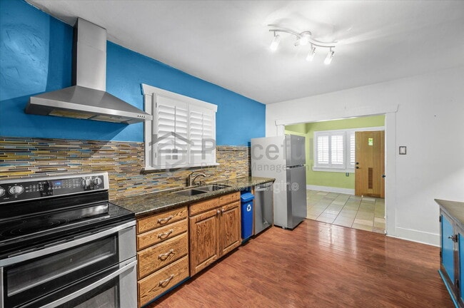 Photo - 662 E Redondo Ave