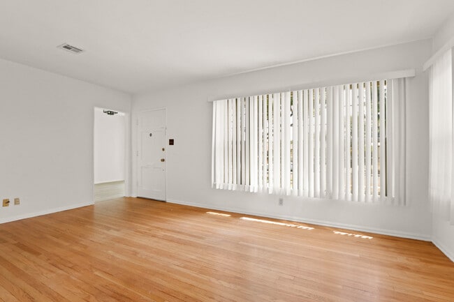 Photo - 5107 Enfield Ave