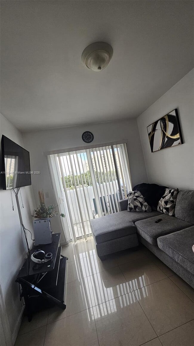 Photo - 1857 NW 24th St Unit 10