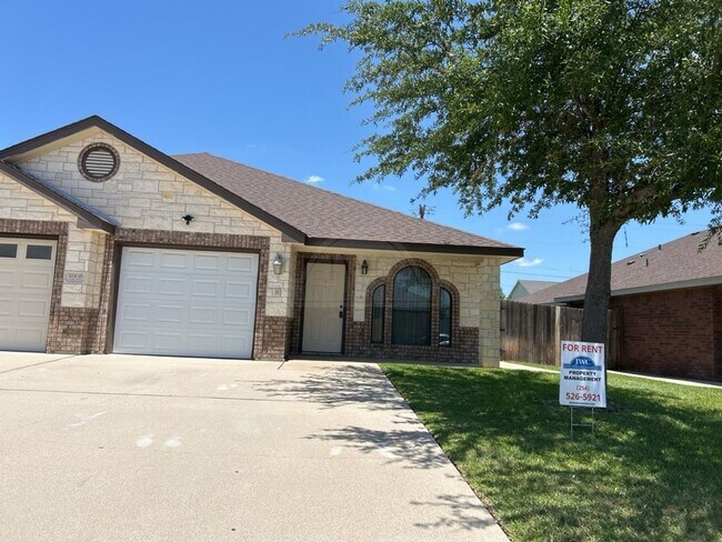 Building Photo - 4905 Autumn Valley Dr Unit 4905 Autumn Valley Dr B