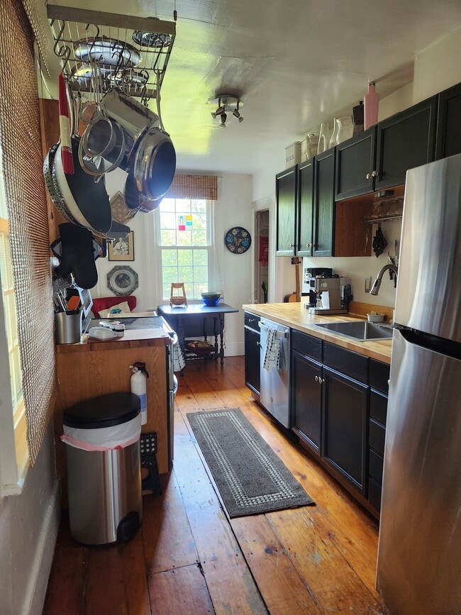 Photo - 25 Rombout Ave