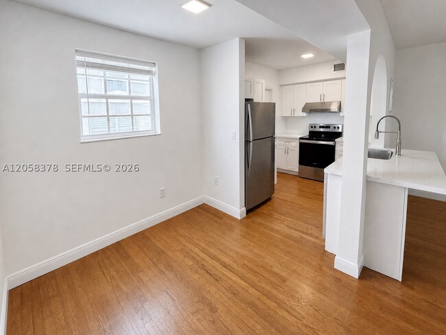 Photo - 1561 W 2nd Ct Unit 2