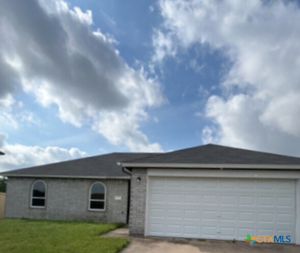 Building Photo - 2808 Cactus Dr