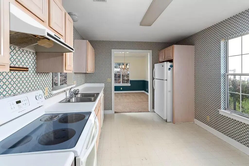 Photo - 639 Brockinton Pt