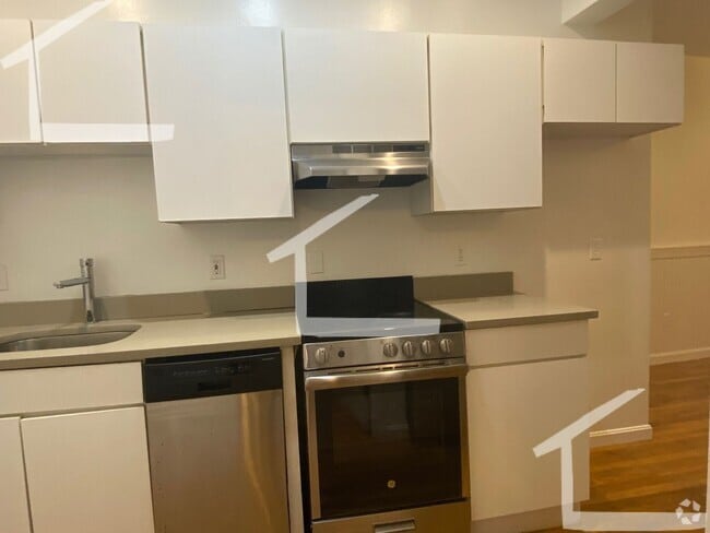 Building Photo - Large, sunny, pet friendly updated 3 bed u... Rental