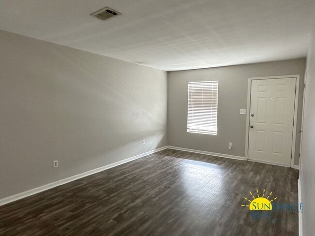 Photo - Great 2 Bedroom Unit in Gulf Breeze! Unit B