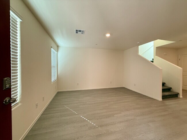 Photo - 3 BED 2.5 BATH 2 CAR GARAGE TOWNHOUSE W/ LOFT FOR RENT!!!