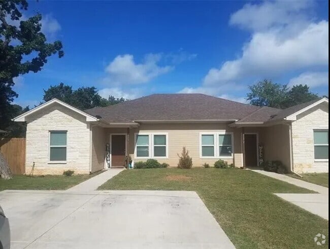 Building Photo - "Spacious 3-Bedroom Duplex with Granite To... Unit #1 Rental