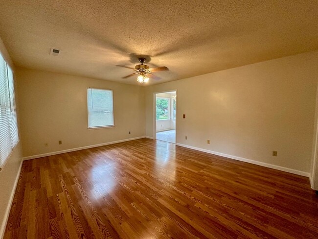 Photo - 2031 Winterberry Rd