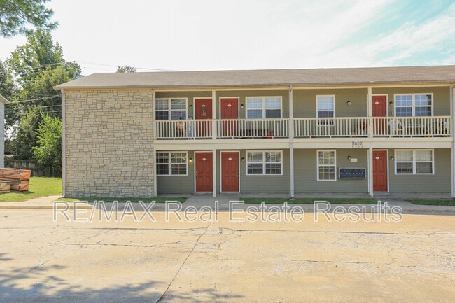 Photo - 1820 W Twin Springs St Unit Apt 11