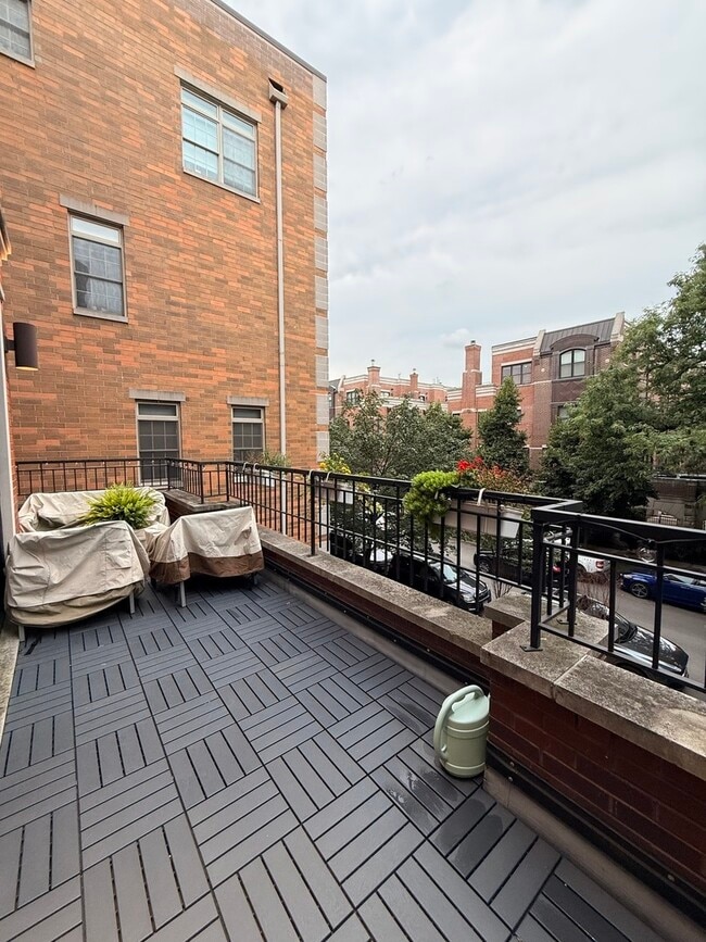Photo - 2319 W Wabansia Ave