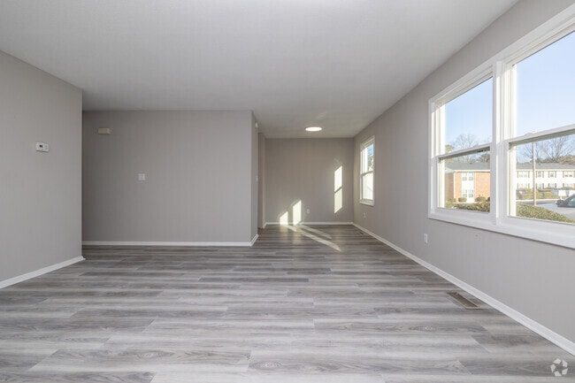 2BR, 1BA - 865SF - Living and Dining Area