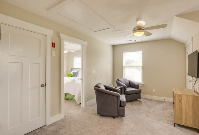Building Photo - 513 22nd St Rental