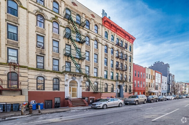 Photo - 206 Scholes St