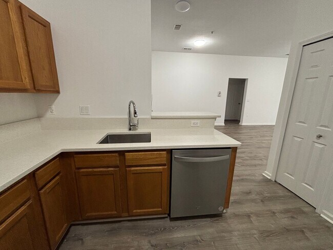 Photo - 3-Bed, 2-Bath First Floor Condo with Private Patio & Community Pool in Mandarin