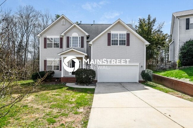 Building Photo - 4 Bedroom Pet-Friendly Home in Charlotte, NC with Main Street Renewal