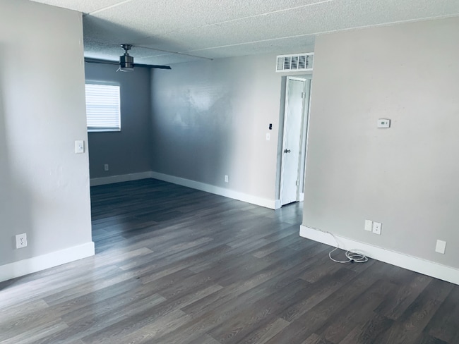 Building Photo - 6525 Deeb St Rental