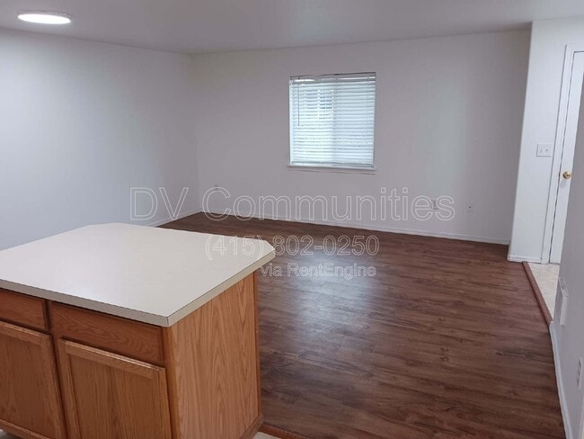 Photo - 2571 NW Cedar Ave Unidad 1 1