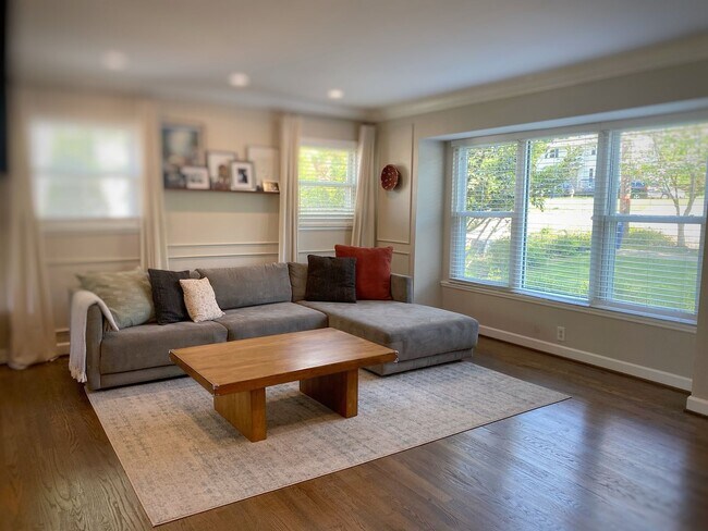 Photo - Charming 4Bed/2Bath in Pikesville Neighbor...