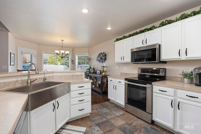 Photo - 1387 Bradley St
