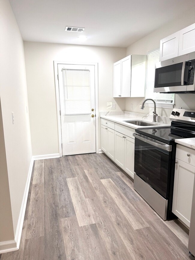Photo - 1424 Brown St Unit B