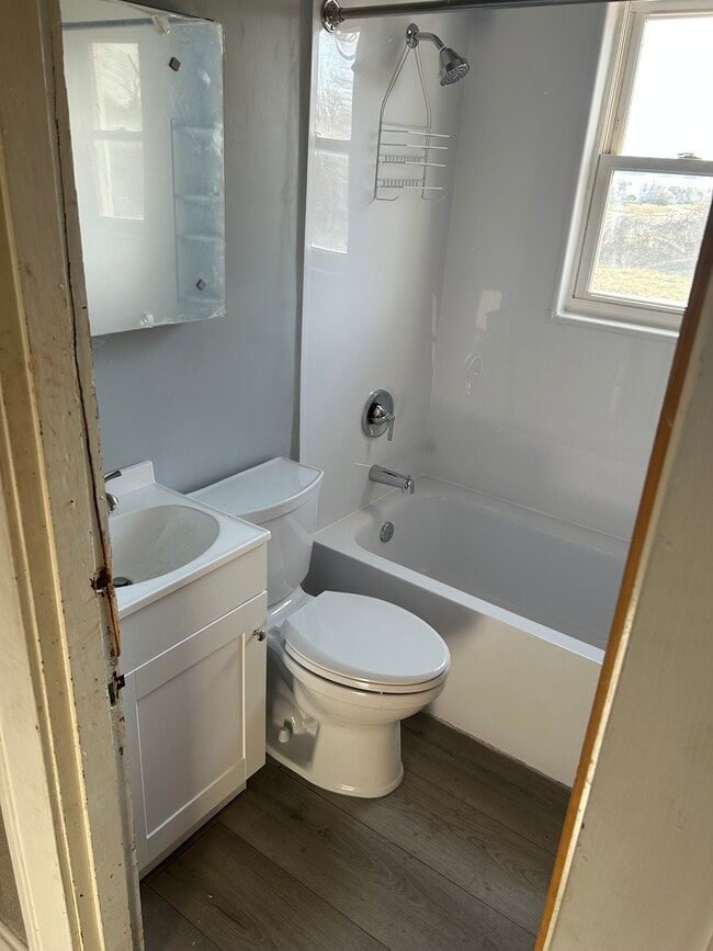 Photo - 863 N 74th St