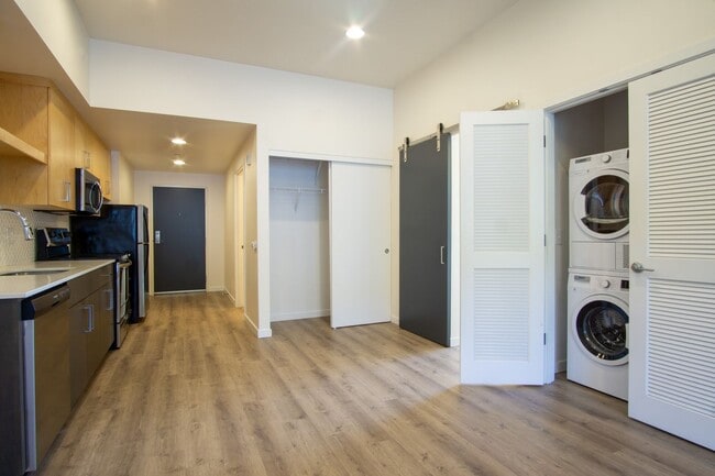 Photo - SUMMER SPECIAL: Top Floor Modern 2 Bdr w/ W&D + AC! Unit 301