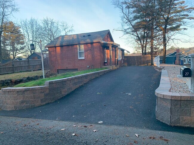 Photo - 27 Hillcrest Dr