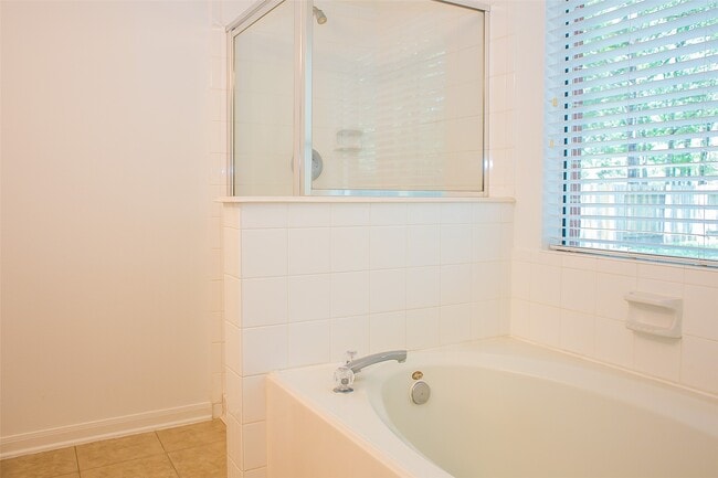 Building Photo - 91 Genesee Ridge Dr