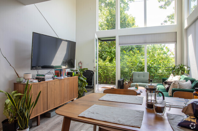 Floor to Ceiling Windows - Bertona Steps Apartments