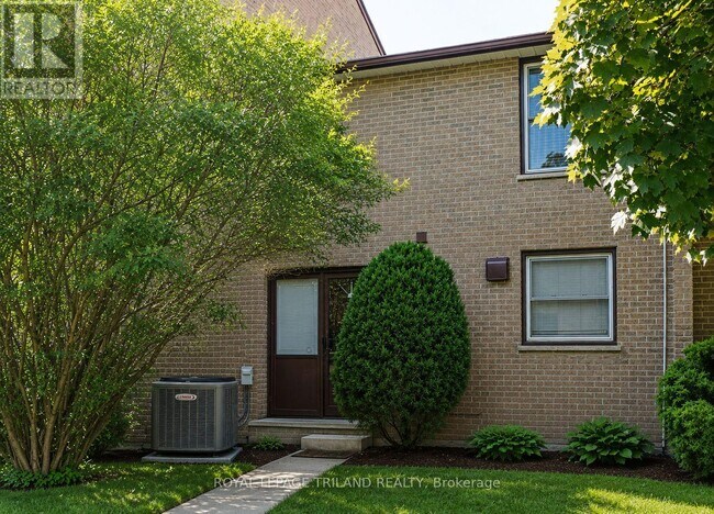 Photo - 624 Wonderland Rd S