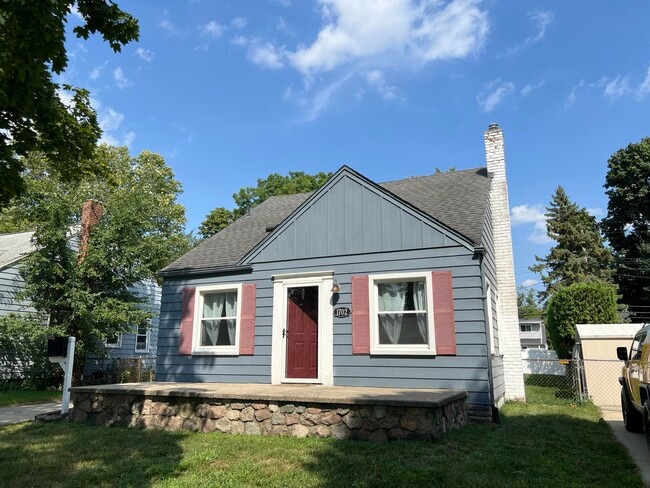Building Photo - 1702 N Alexander Ave Rental