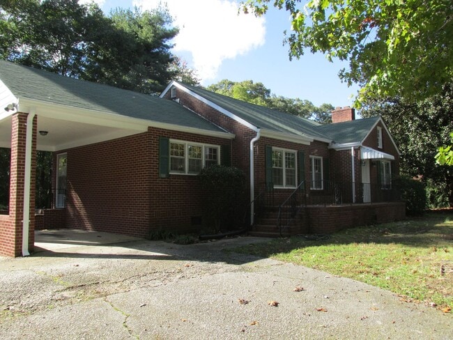 Photo - For Rent - Charming Brick Ranch in Lithia Springs