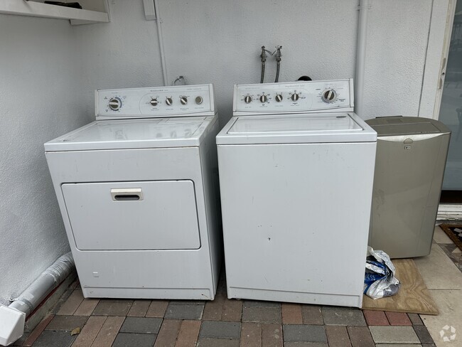 Building Photo - 2212 Gramercy Ave Unit 1 Rental