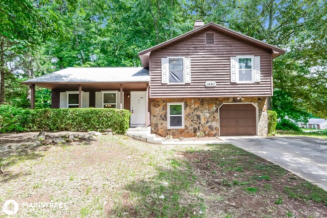 Photo - 1982 Woodlot Trail House