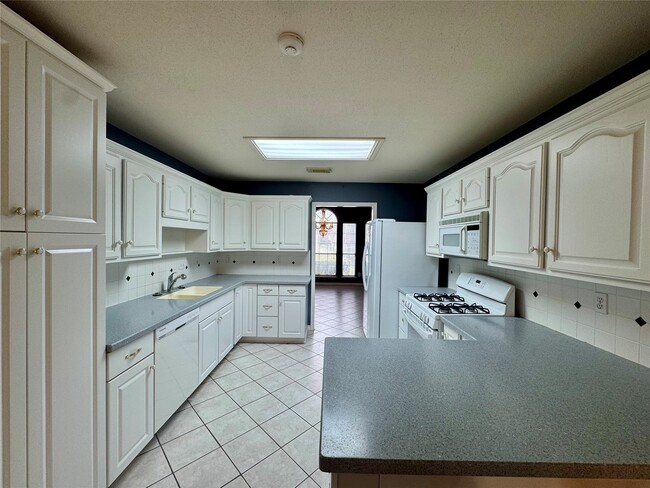 Photo - 303 Waterwood Dr