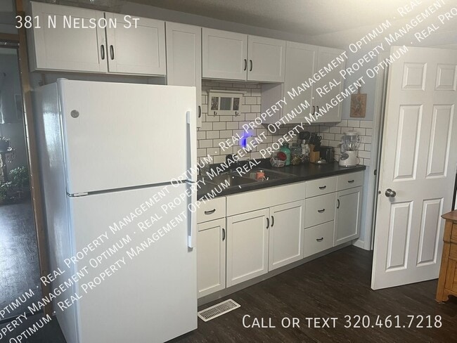 381 Nelson St N