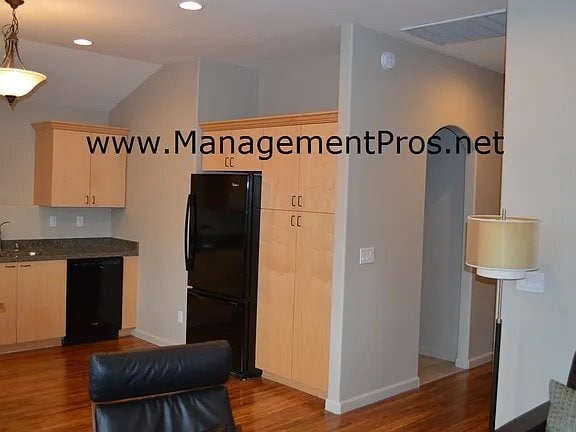 Photo - 118 Main St Unit 1