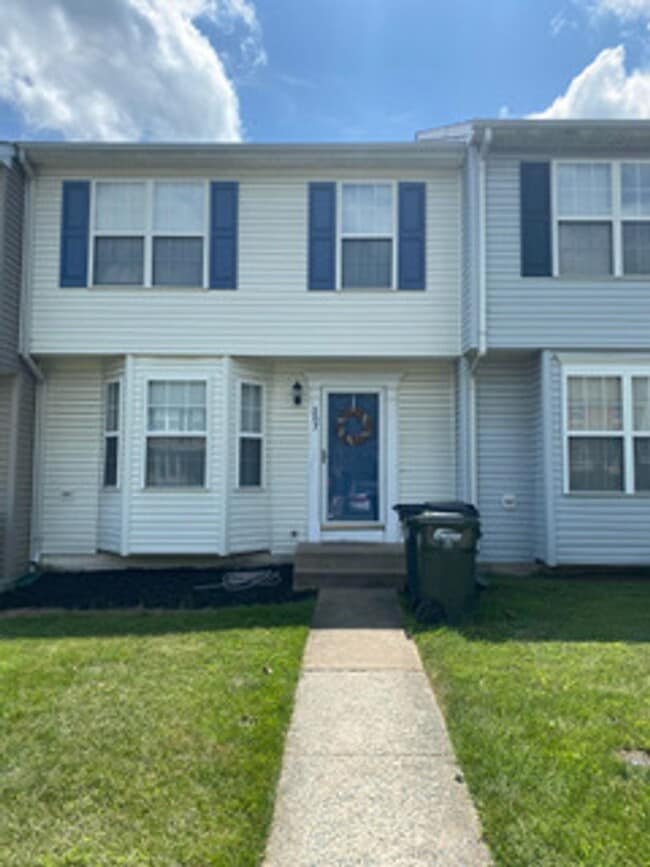 Building Photo - CENTRALLY LOCATED TOWNHOUSE - STAFFORD
