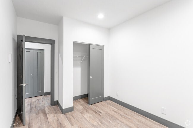 1BR, 1BA - 407 SF